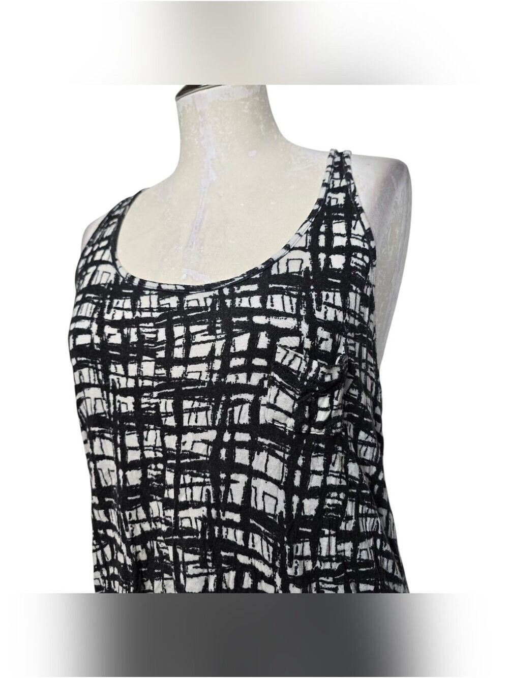 Forever 21 Racerback Tank Top Black White Scoop Neck L Sleeveless Lightweight - Picture 2 of 7
